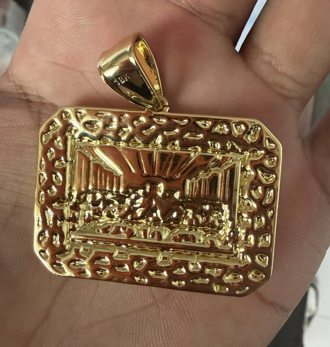 Yellow Gold Nugget-Frame Last
Supper Pendant