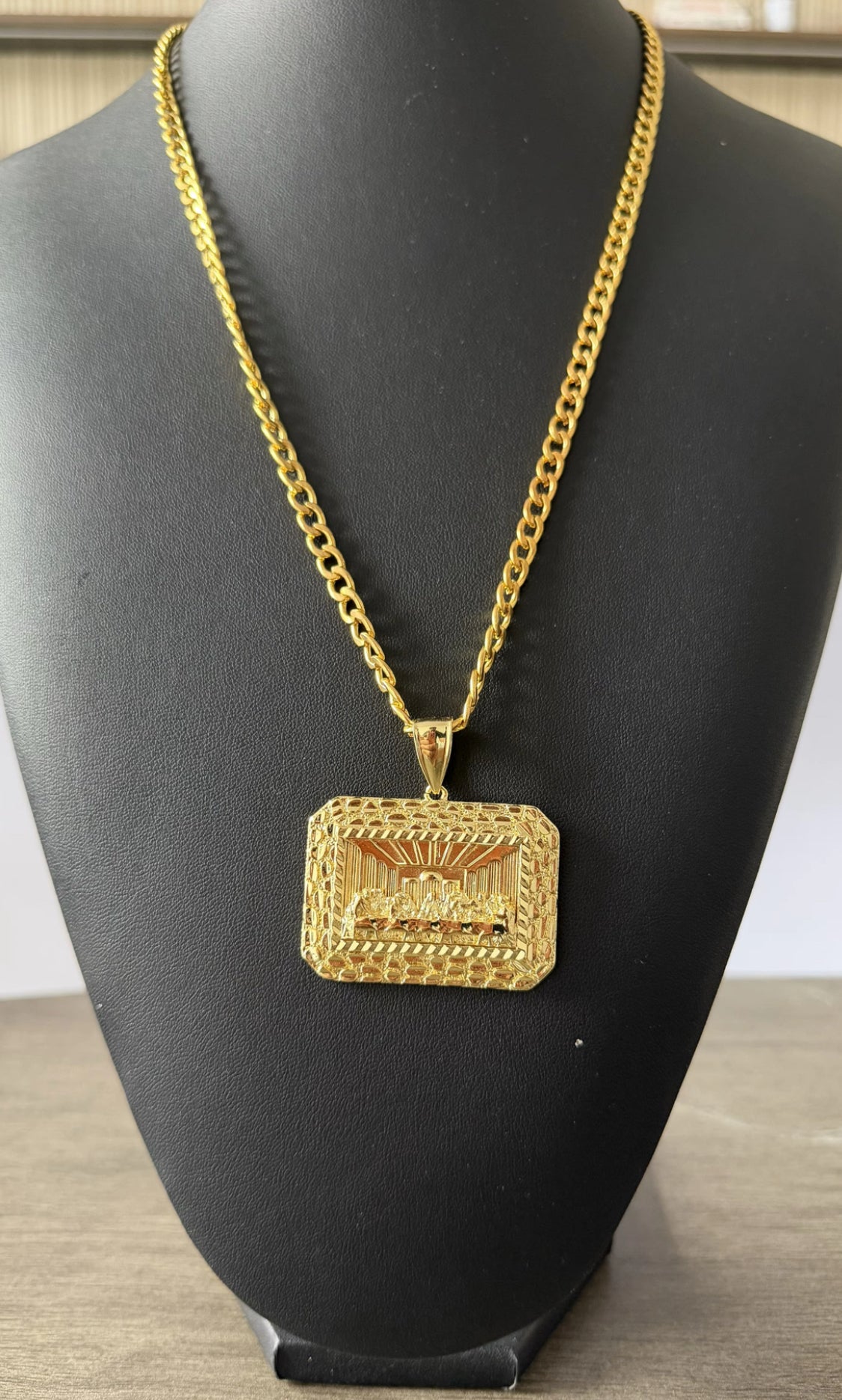 Yellow Gold Nugget-Frame Last
Supper Pendant